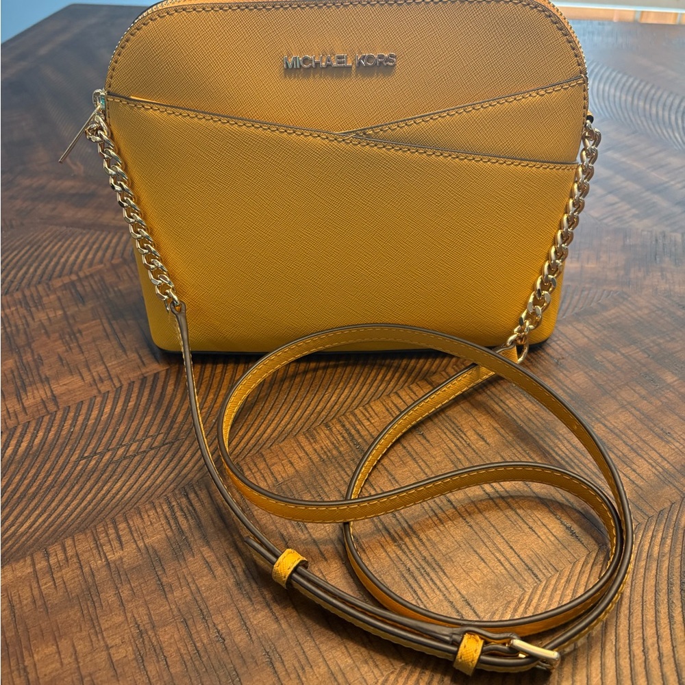 Michael Kors Jet Set Travel Medium Dome Crossbody Bag